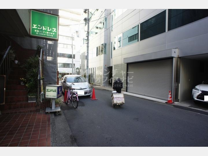 ビルの前の通り【リエール日本橋】