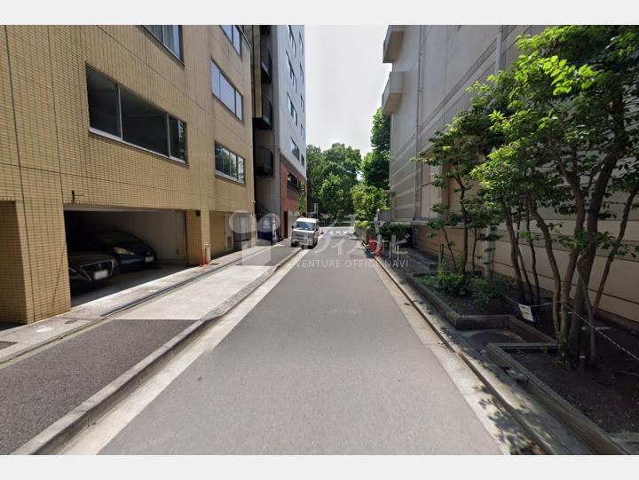 【前面道路】TBM西新橋ビル