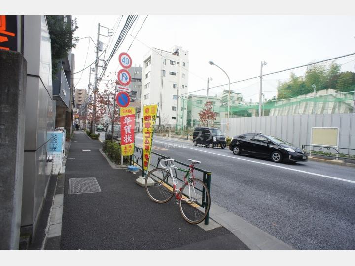 前面道路【ツクド岡本ビル】