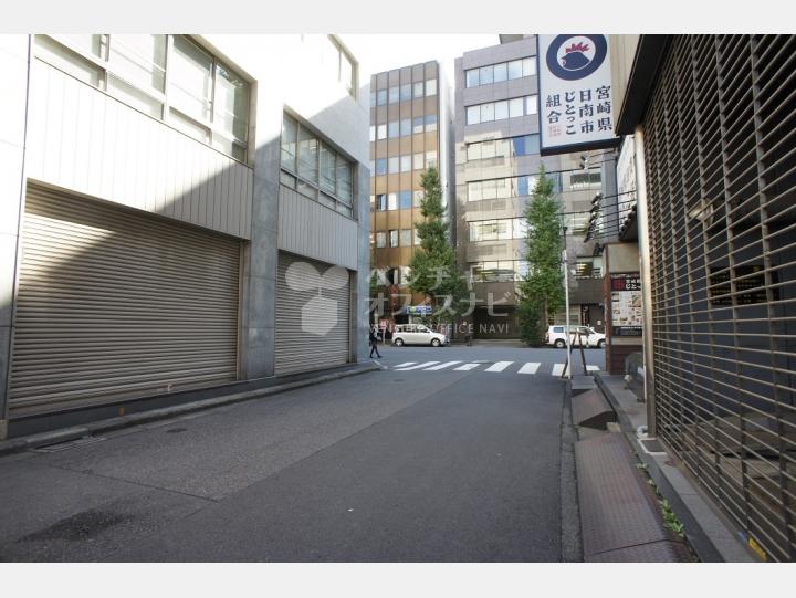 前面道路【フェリスビル】