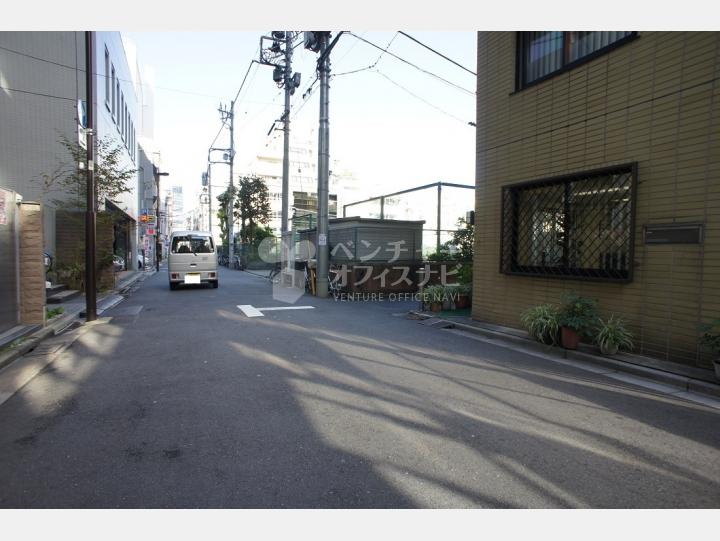 前面道路【フェリスビル】