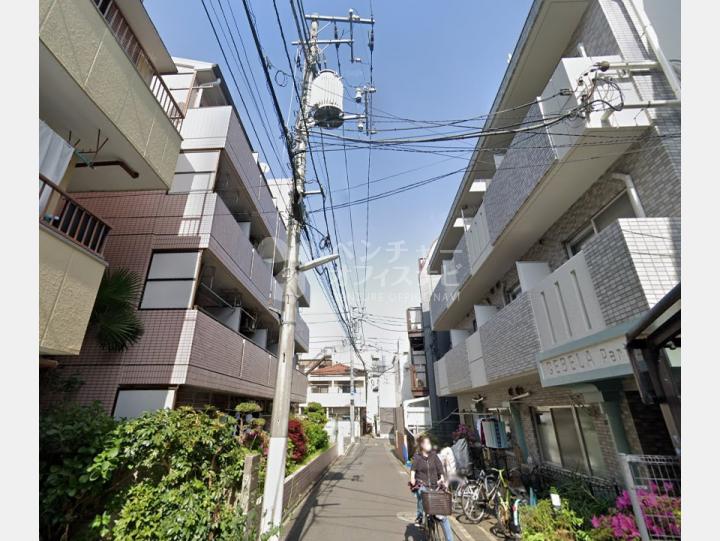 【前面道路】プラティーク新宿中井