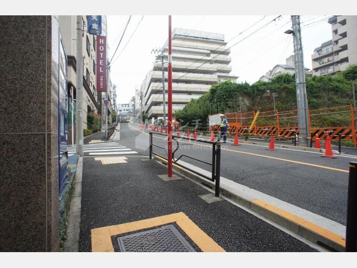 ビルの前の通り【第六川田ビル】