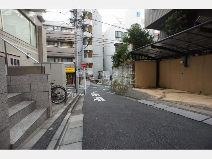 前面道路【ヴィラ・アオヤマ】