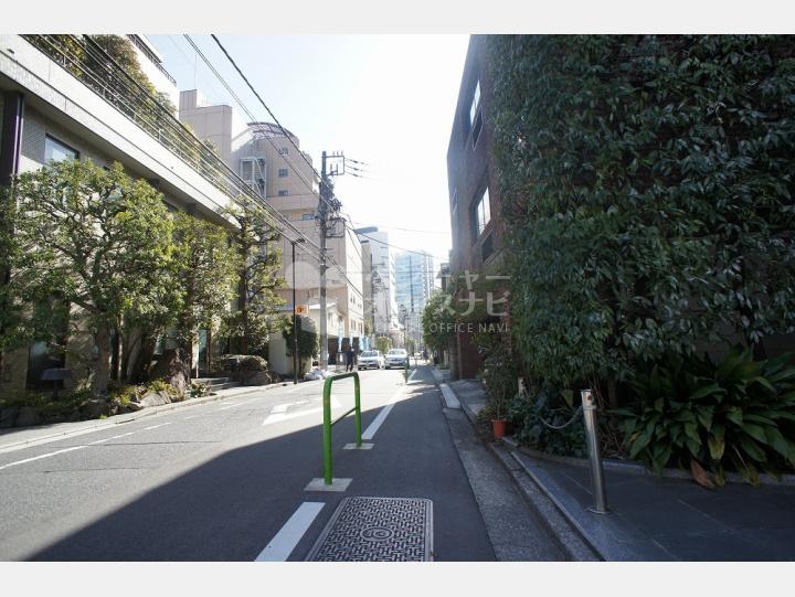 前面道路【ビーエム長野本社ビル】