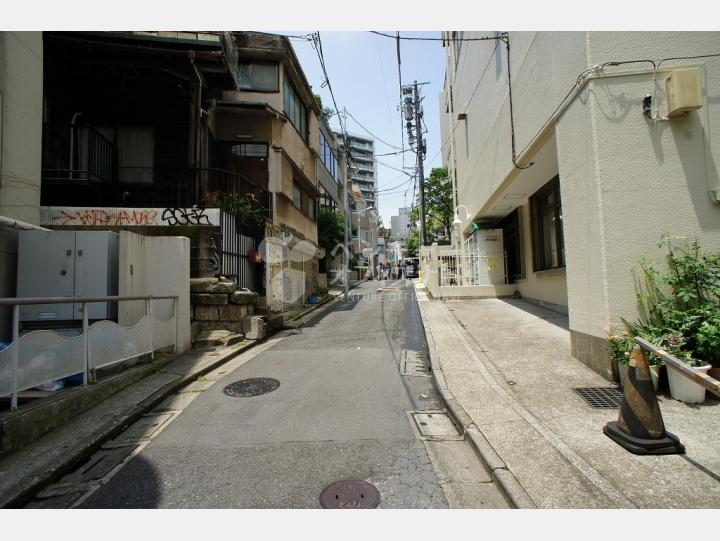 物件前の通り　【ホワイトヒル渋谷】