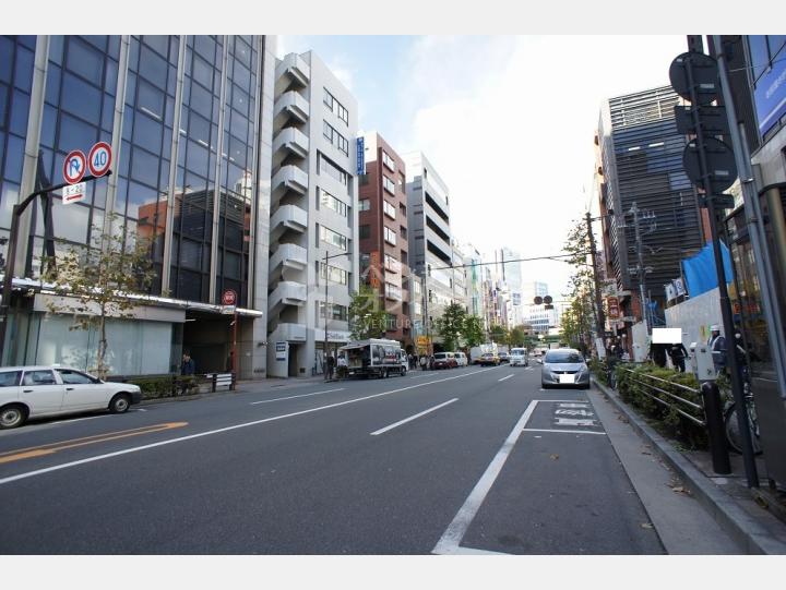 前面道路【セントバンフビル】