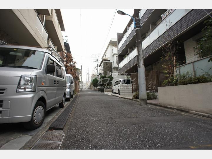 前面道路【アザレア安藤】