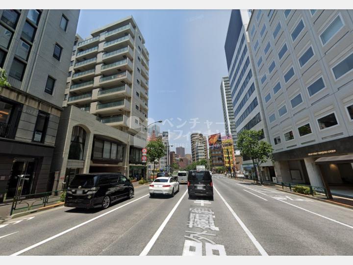 【前面道路】グランファースト新宿御苑