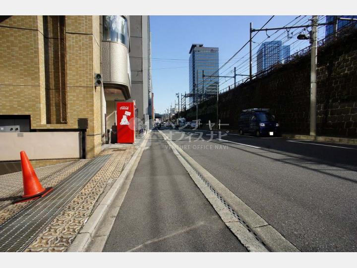 ビル前面道路【SPビル】